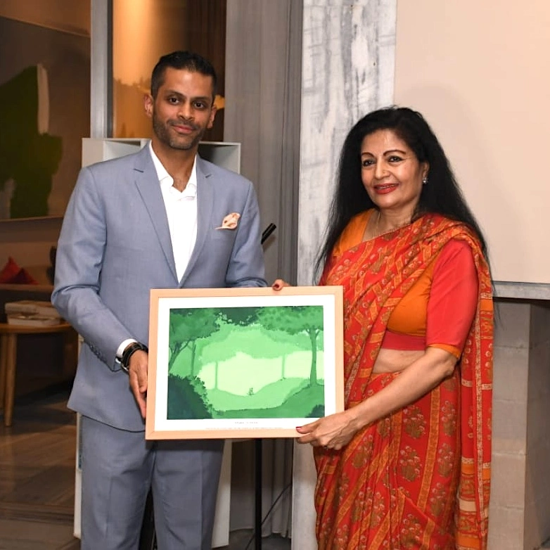 Somras director Surya Phadke presenting Mrs. Lakshmi Puri